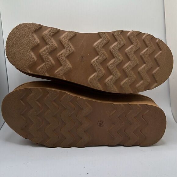 CUSHIONAIRE Women's Genuine Suede pull on platform boot +Memory Foam 9 CHESTNUT - Picture 5 of 7